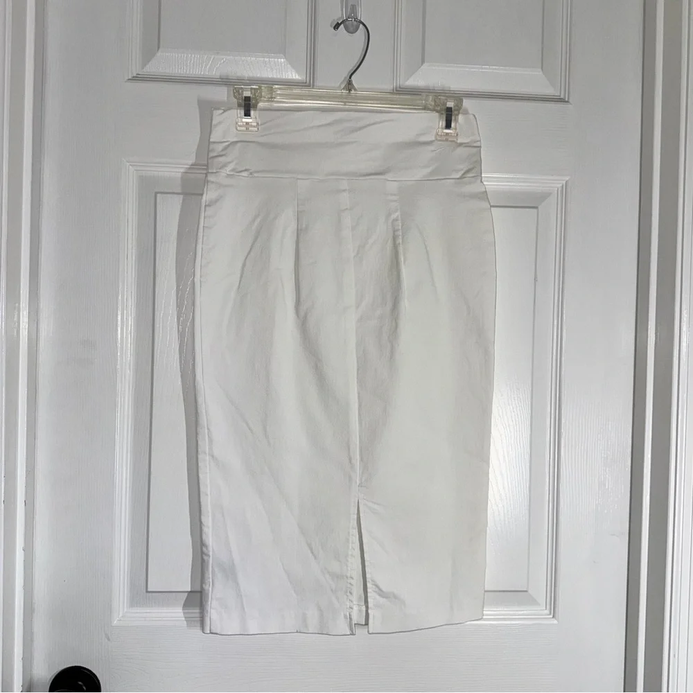 Chic White Pencil Skirt with Stretch and back split for Women size S